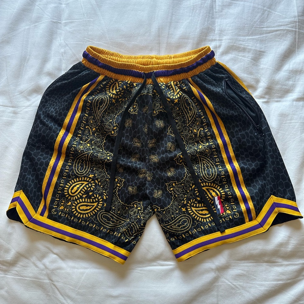 Collect & Select Mamba shorts